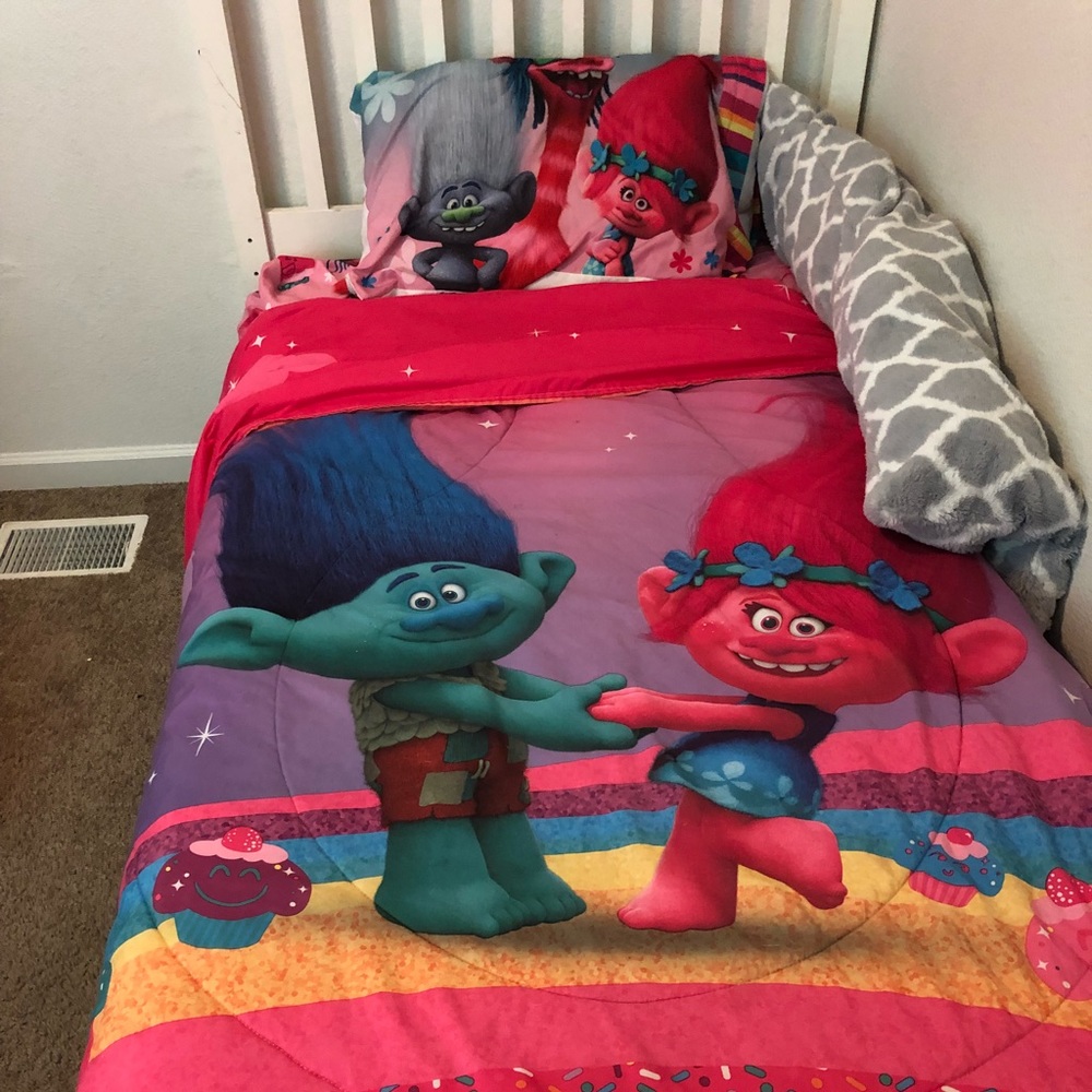Trolls twin bed set